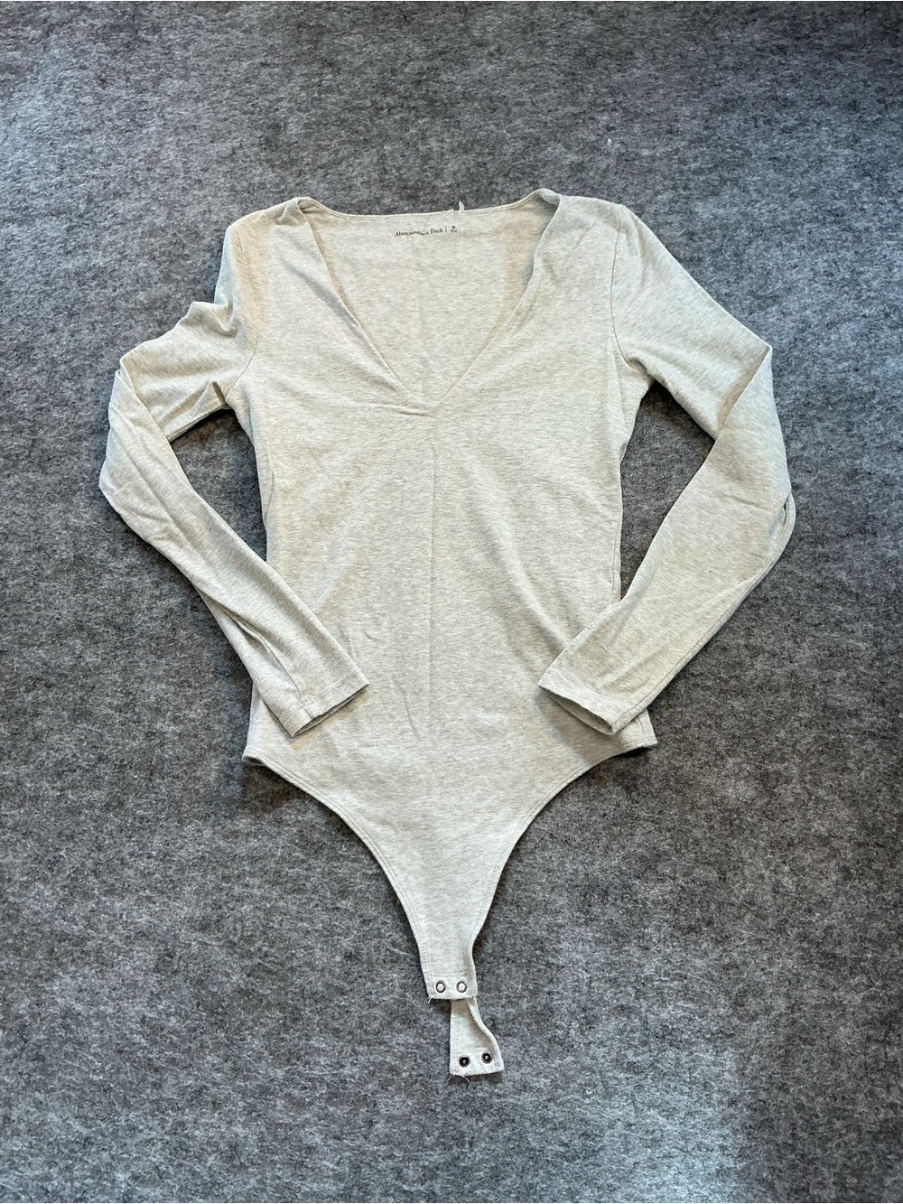 Abercrombie & Fitch Long-Sleeve V-Neck Snap Bottom Bodysuit - Light Gray Size M